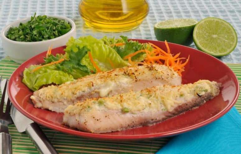 Filé de peixe com molho de maracujá Foto: Guia da Cozinha