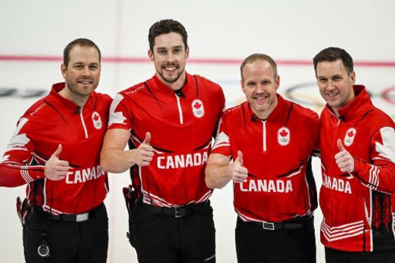 Canadá garante o terceiro lugar no curling masculino em Pequim 2022 (Foto: Lillian SUWANRUMPHA / AFP)