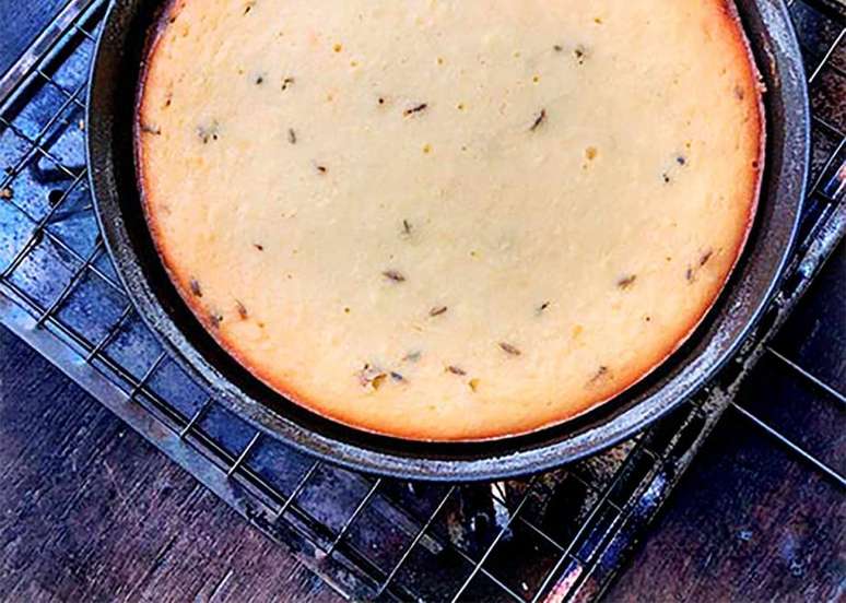 Torta de ricota com limão siciliano e lavanda