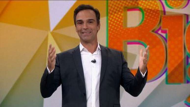 Ex-jornalista esportivo, Tadeu comanda o BBB 22 (Imagem: Reprodução/TV Globo)