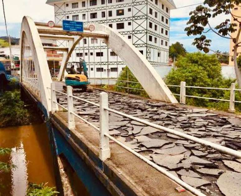 Ponte dos Arcos estava deteriorada e fadada a ser demolida para a constru&ccedil;&atilde;o de outra passagem em seu lugar