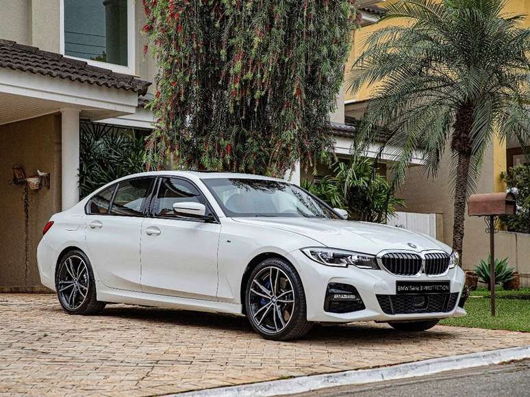 BMW Série 3: blindagem com certificado de fábrica custa R$ 95 mil.