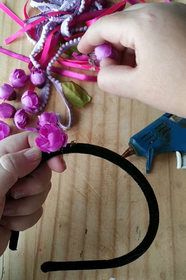 Primeiro-passo-do-DIY-da-tiara-fantasia-da-Frida-Kahlo