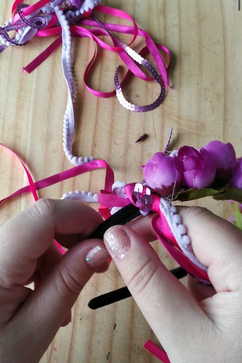 Terceiro-passo-do-DIY-da-tiara-fantasia-da-Frida-Kahlo