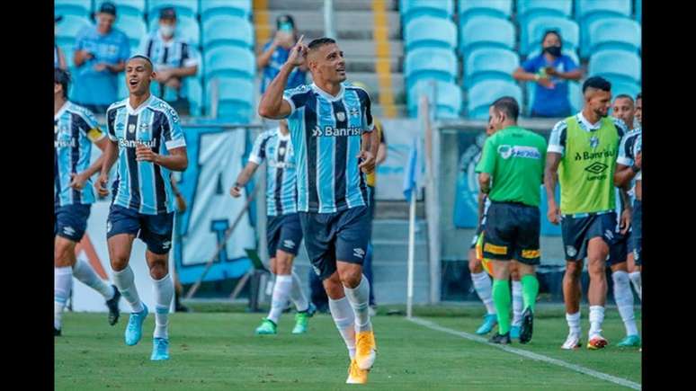 Diego Souza deixou sua marca mais uma vez com a camisa do Grêmio (Foto: Elton Silveira / W9Press / Lancepress!)