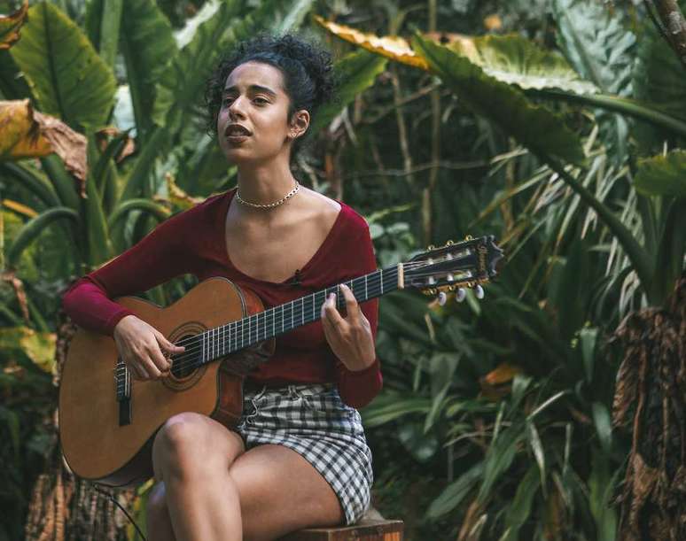 Com passagens pelos grupos A Outra Banda da Lua e Rosa Neon, Marina Sena hoje brilha em carreira solo (Foto/Reprodução/Internet)
