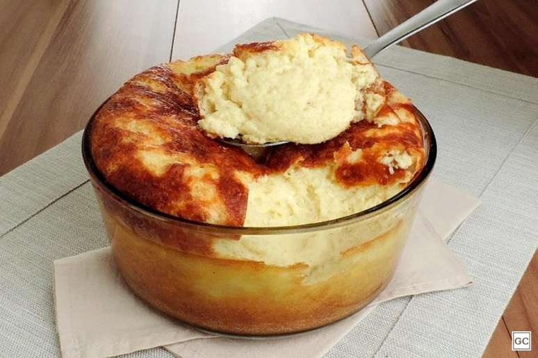 Sufl&ecirc; de batata com molho branco &ndash; Foto: Guia da Cozinha