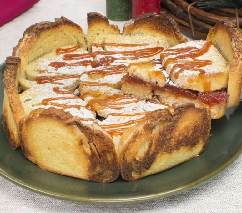 Torta de rabanada com goiaba (Reprodu&ccedil;&atilde;o / Guia Cozinha)