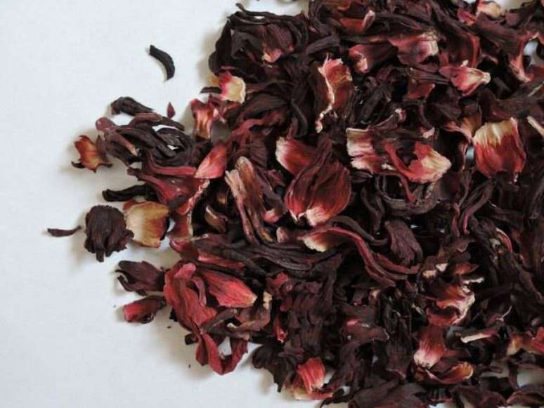 4. &Eacute;, sim, poss&iacute;vel usar as flores secas para artesanato de hibisco na decora&ccedil;&atilde;o. Foto: Giuliana Flores