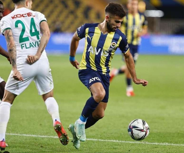 Diego Rossi em ação pelo Fenerbahçe (Foto: Arquivo Pessoal)