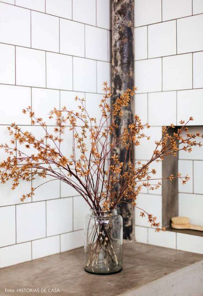 32. As flores secas podem ser delicadas. Foto: Hist&oacute;rias de Casa