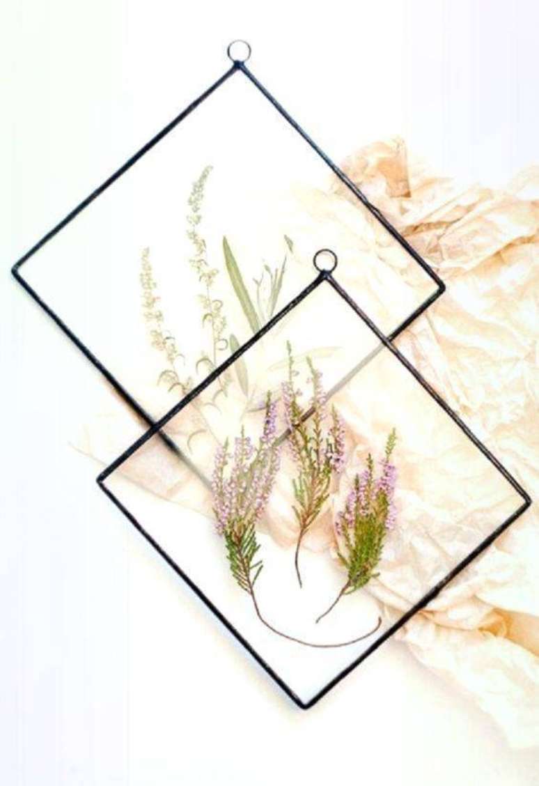 12. At&eacute; quadros podem ser criados com flores secas. Foto: Colorante