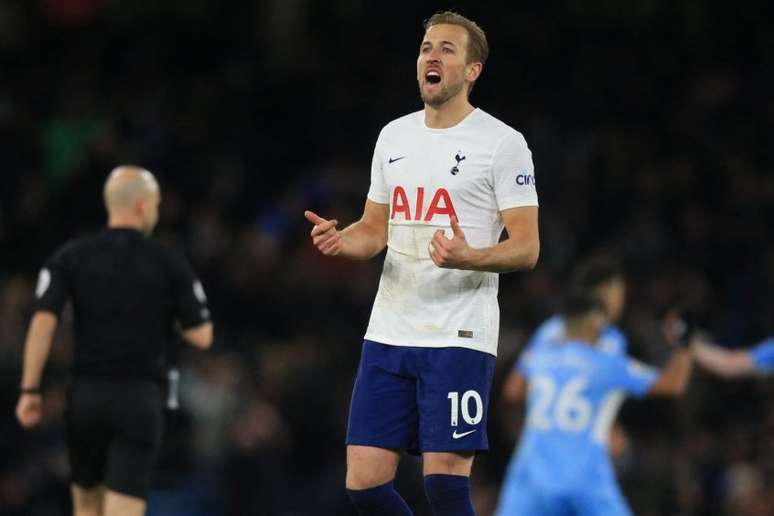 Futuro de Harry Kane no Tottenham segue indefinido (Foto: LINDSEY PARNABY / AFP)