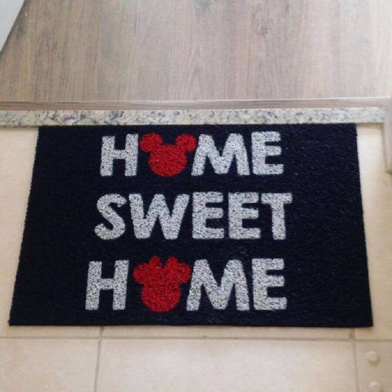 34. Personagens da Disney tamb&eacute;m s&atilde;o muito utilizado como tema para capachos divertidos &ndash; Foto: Apto 132