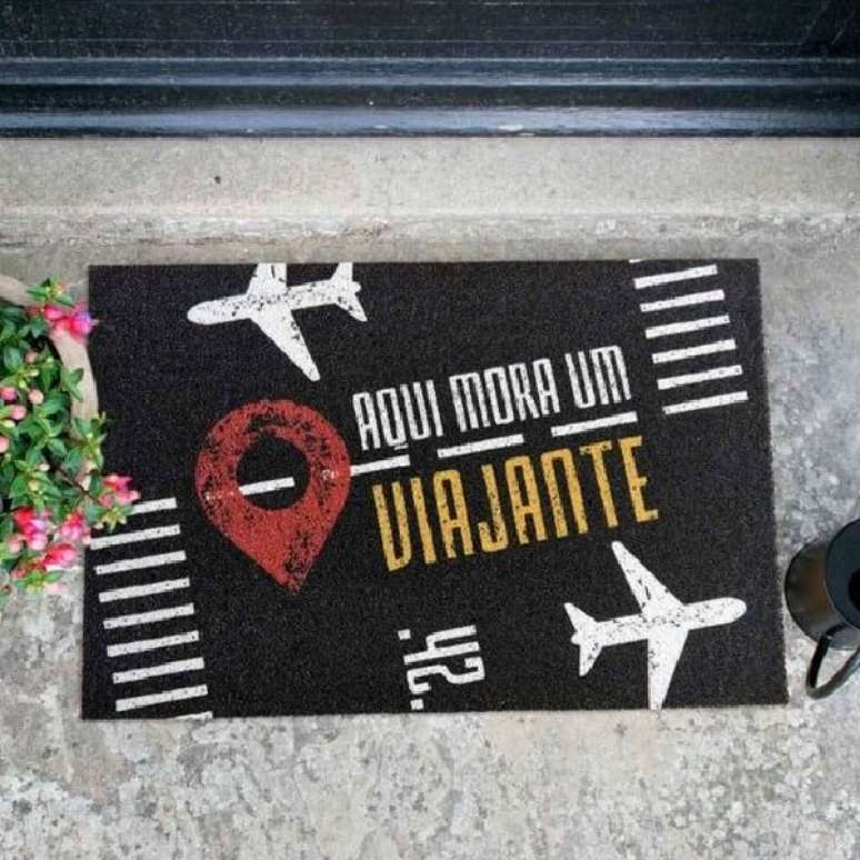 71. Op&ccedil;&atilde;o de capacho de porta divertido. Fonte: Viagema