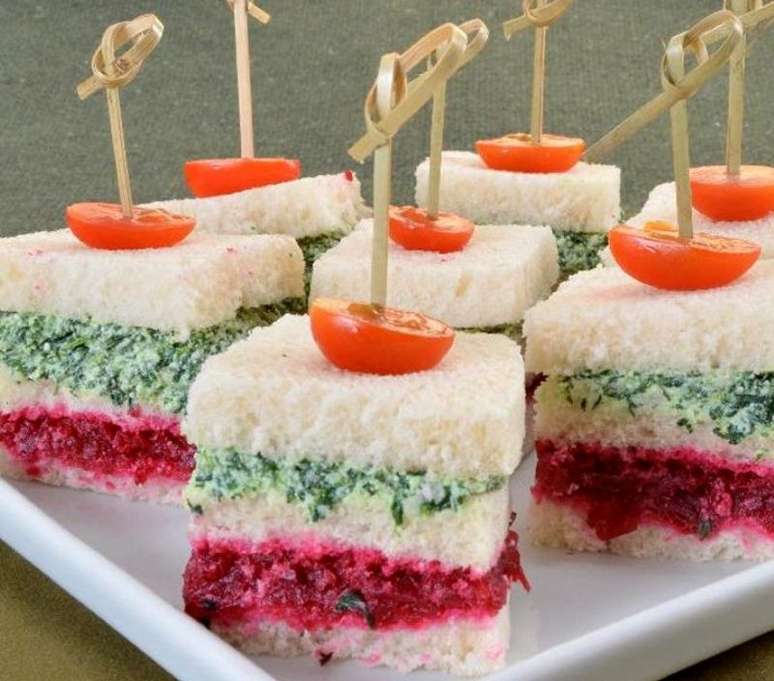 Lanchinho colorido de beterraba e espinafre (Reprodu&ccedil;&atilde;o / Guia da Cozinha)