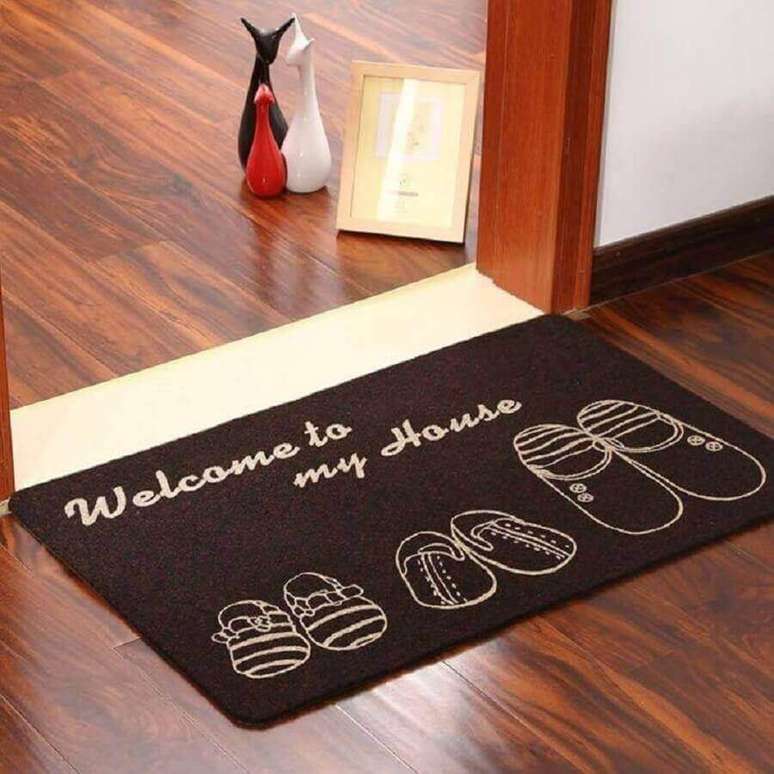 28. Capachos divertidos de porta com desenhos de sapatos &ndash; Foto: Yandex