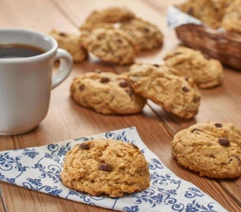 Cookies de aveia com chocolate (Reprodu&ccedil;&atilde;o / Guia da Cozinha)