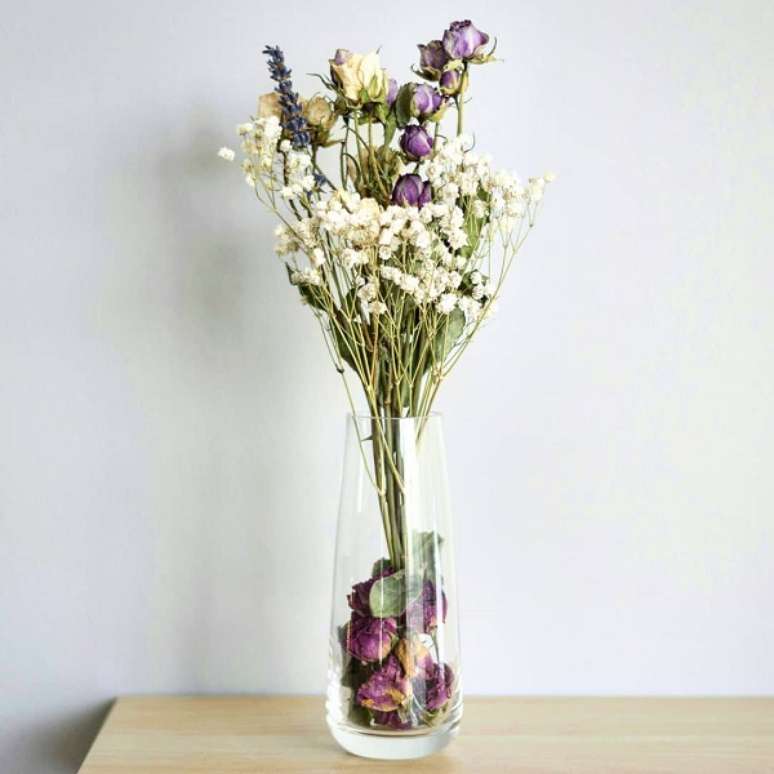 70. Vaso de vidro com flores secas desidratadas &ndash; Foto Gul Kurusu Dried Flowers