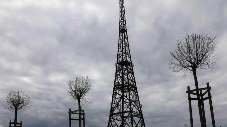 A torre de rádio Gleiwitz foi invadida por tropas da SS disfarçadas em 1939