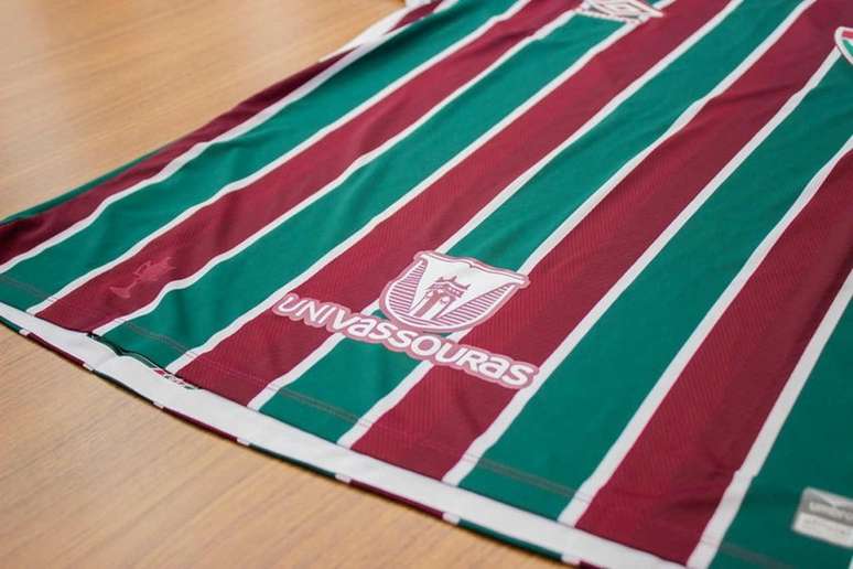Marca da Universidade de Vassouras na camisa do Fluminense (Foto: Divulgação/Fluminense)