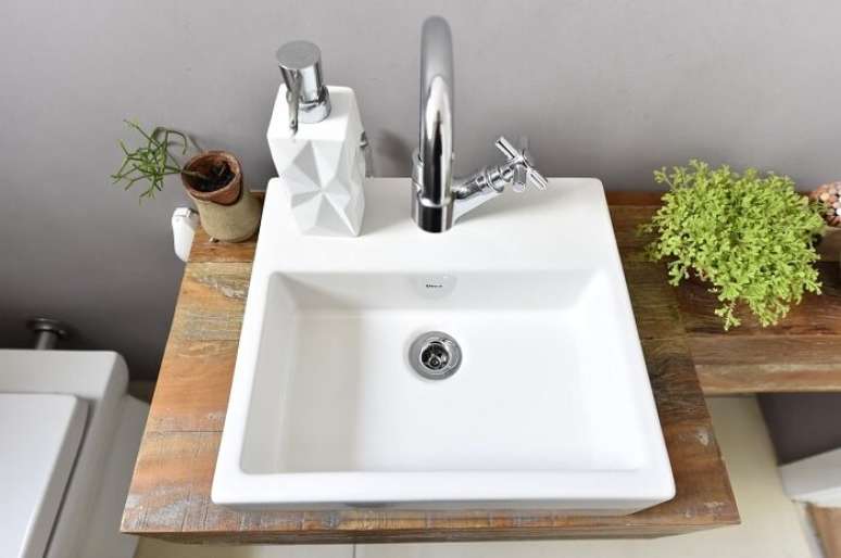 34. Cuba para banheiro pequeno quadrada. Fonte: Carla Cuono Arquitetura e Interiores