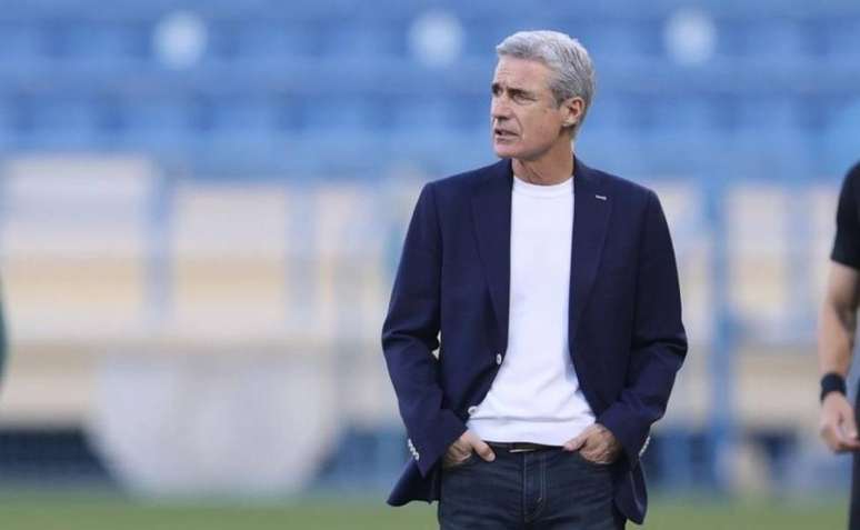 Luís Castro tem contrato com o Al-Duhail, do Qatar, até o fim de junho deste ano (Foto: Divulgação / Al-Duhail)