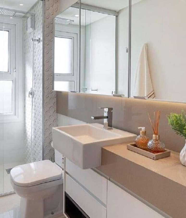 51. A cuba para banheiro pequeno de semi-encaixe ficou perfeita no projeto. Fonte: Renata Mosena