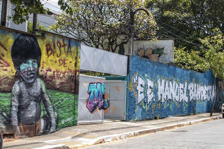 Alunas da escola estadual Manuel Bandeira relatam falta de professores para as novas disciplinas (Ira Romão/Agência Mural)