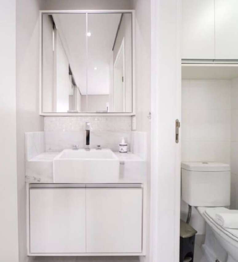 45. Bancada com cuba branca de semi-encaixe. Fonte: Vila Ville Arquitetura