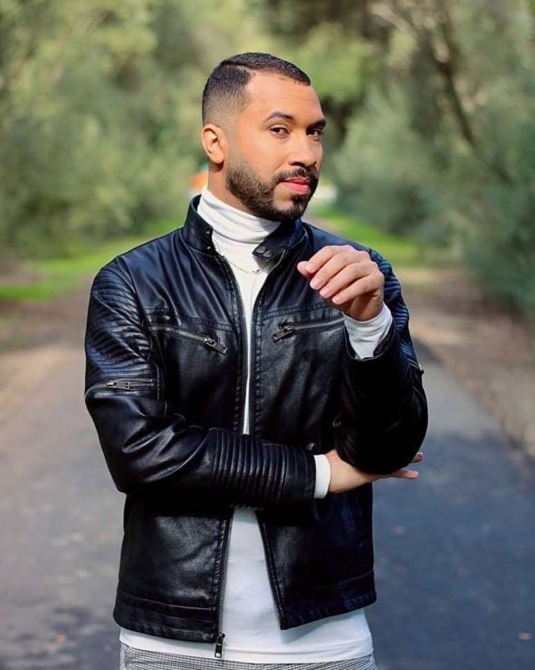 Gil do Vigor posando