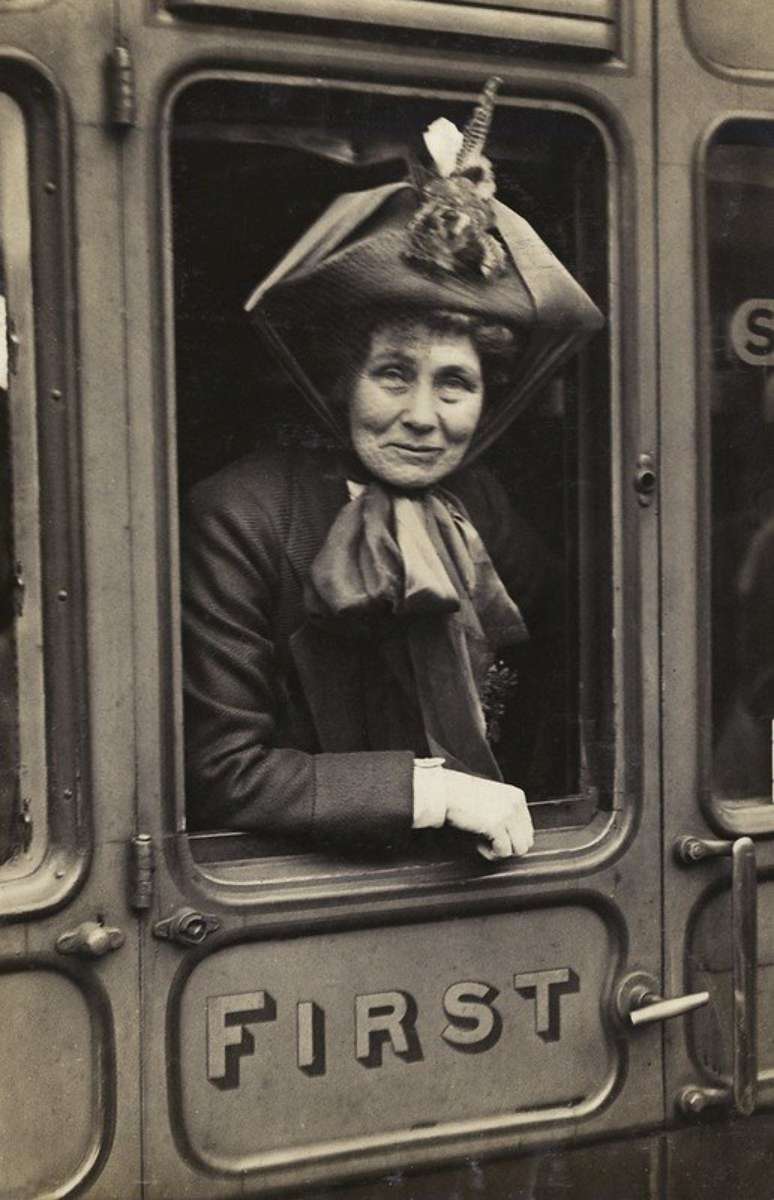Emmeline Pankhurst por volta de 1910: Leolinda era frequentemente comparada na imprensa com sufragista inglesa