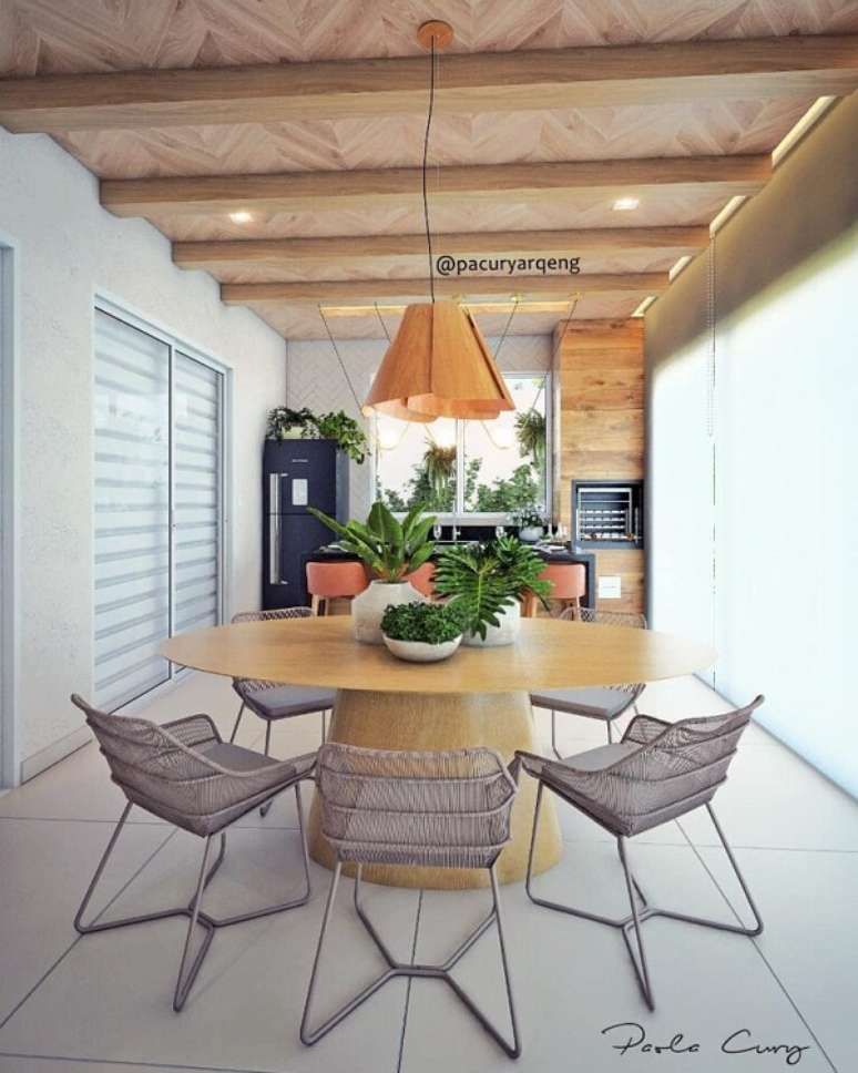 25. Espa&ccedil;o gourmet na cobertura para pergolado com churrasqueira e revestimento de madeira &ndash; Foto Paolo Cury Arquiteta