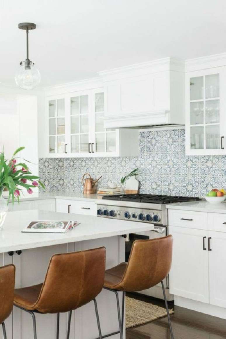 50. Cozinha com azulejo retro e decora&ccedil;&atilde;o minimalista &ndash; Foto Decoholic