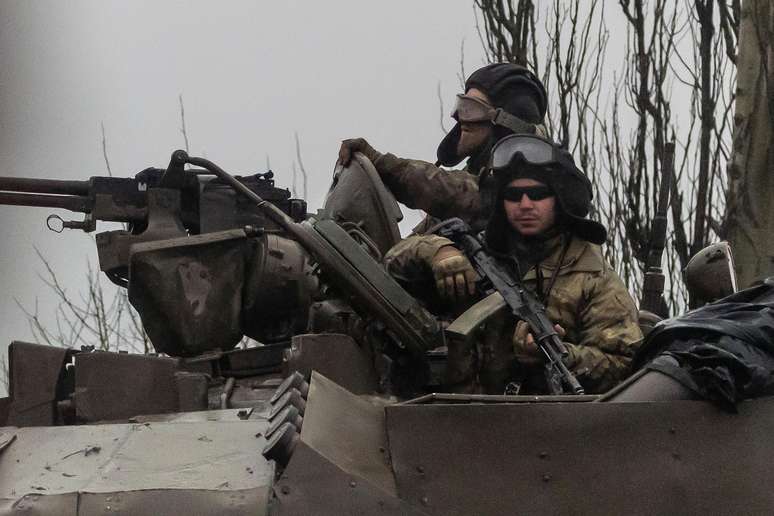 Tropas ucranianas se preparam para invasão russa