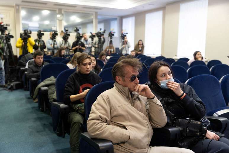Sean Penn durante coletiva de imprensa do governo ucraniano em Kiev, nesta quinta-feira, 24