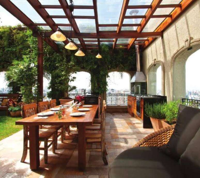 12. Cobertura para pergolado de madeira e vidro &ndash; Foto Decorenewal