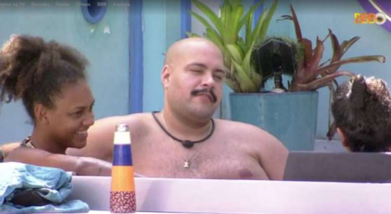 Em conversa com Tiago Abravanel e Linn da Quebrada, Jessi conta que n&atilde;o tem mais paci&ecirc;ncia para brincadeiras de DG.