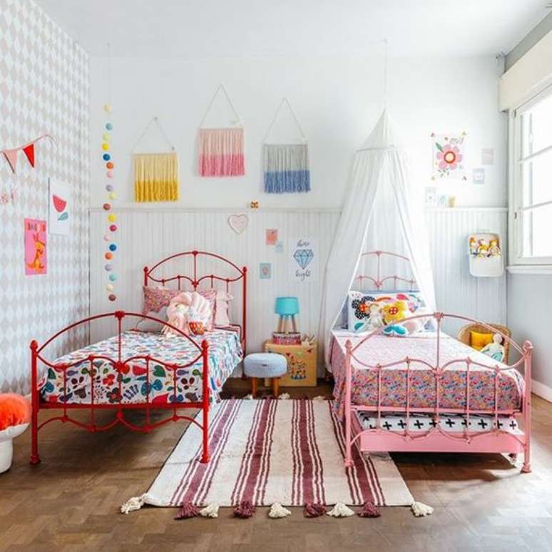 5. Cama de ferro no quarto infantil &ndash; Via: Mooui