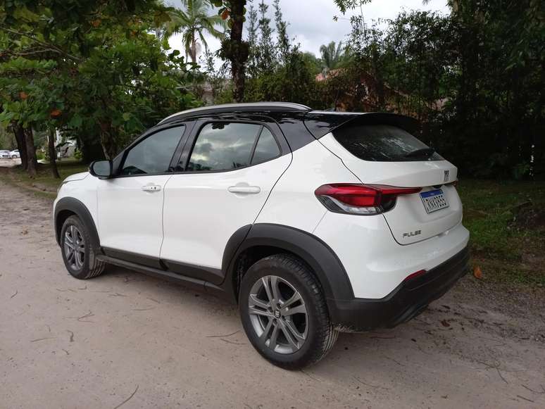 Fiat Pulse Drive: proteção nas caixas de rodas e teto preto.