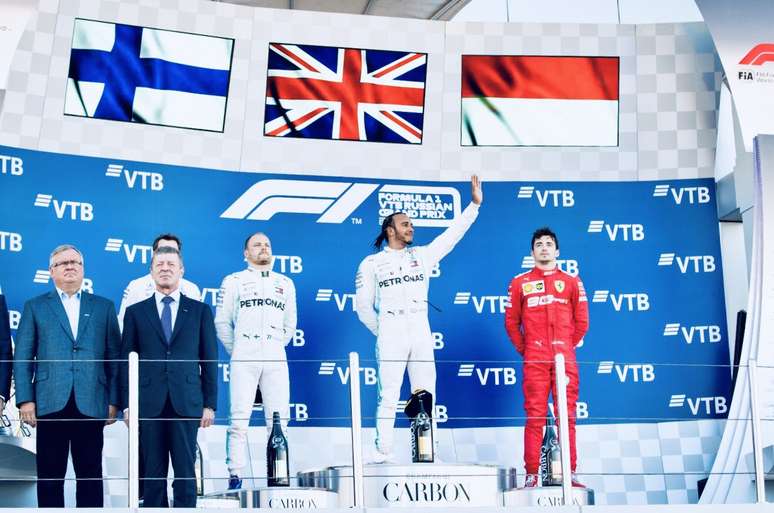 Banco VTB, principal patrocinador do GP da Rússia, está no olho do furacão. Na foto, pódio do GP de 2019