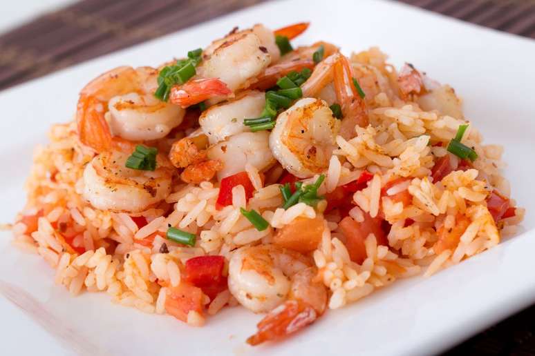 Salada de arroz com camarão – Foto: Guia da Cozinha