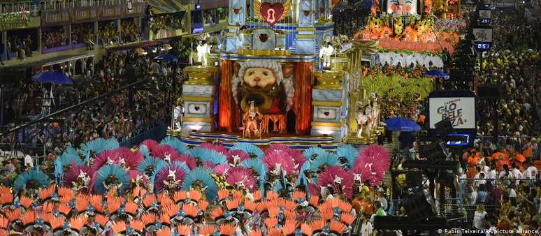 Desfile das escolas de samba no Rio de Janeiro de 2020