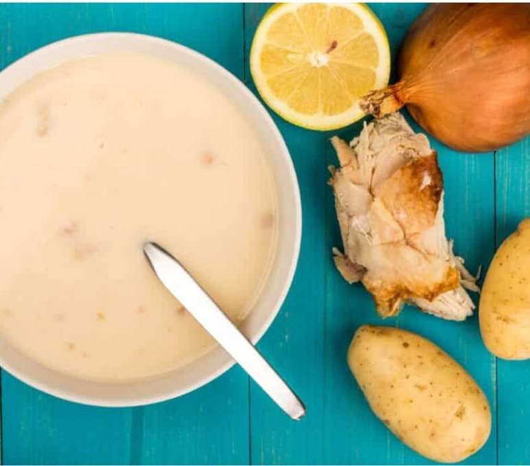 Canja de galinha com arroz e legumes (Reprodu&ccedil;&atilde;o / Guia da Cozinha)