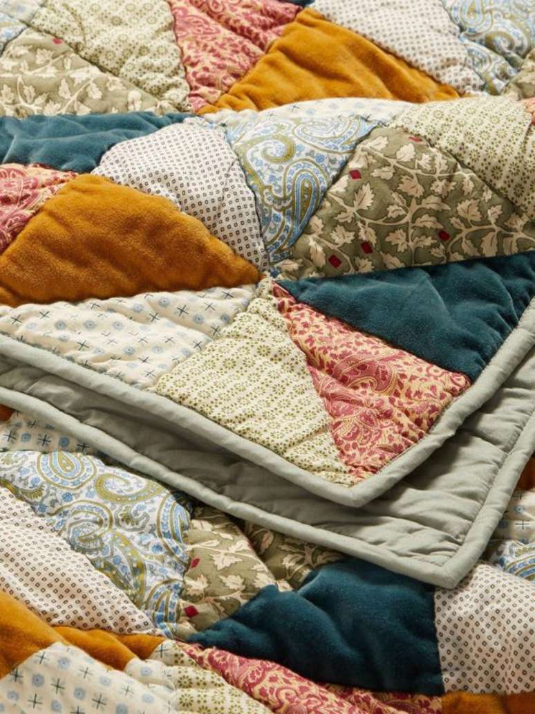 22. Colcha de retalhos coloridos para cama – Foto Flip