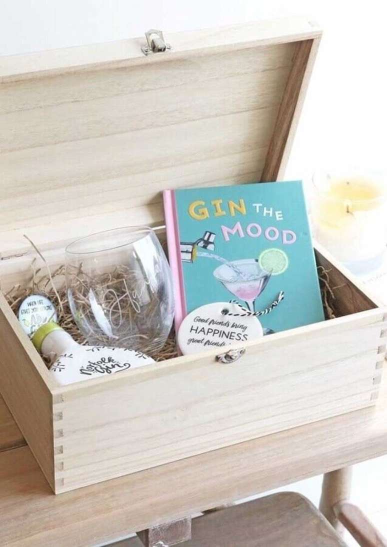 36. Decoração simples e rústica para caixa de surpresa – Foto: Noticias Brasil