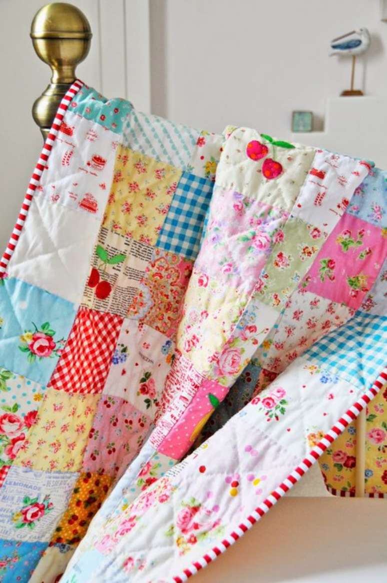 28. Colcha de retalhos para quarto romantico &ndash; Foto Helen Philipps