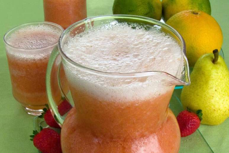 Suco especial com frutas – Foto: Guia da Cozinha