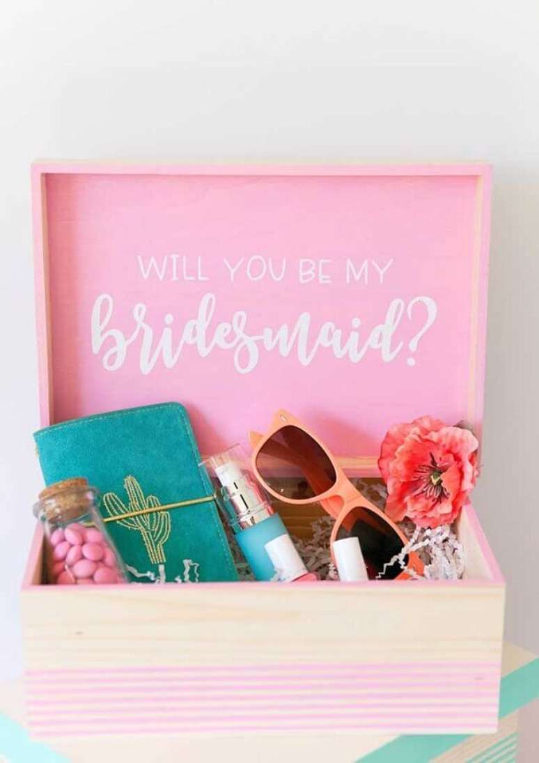 32. Caixa surpresa para amiga dama de honra – Foto: Decor Facil