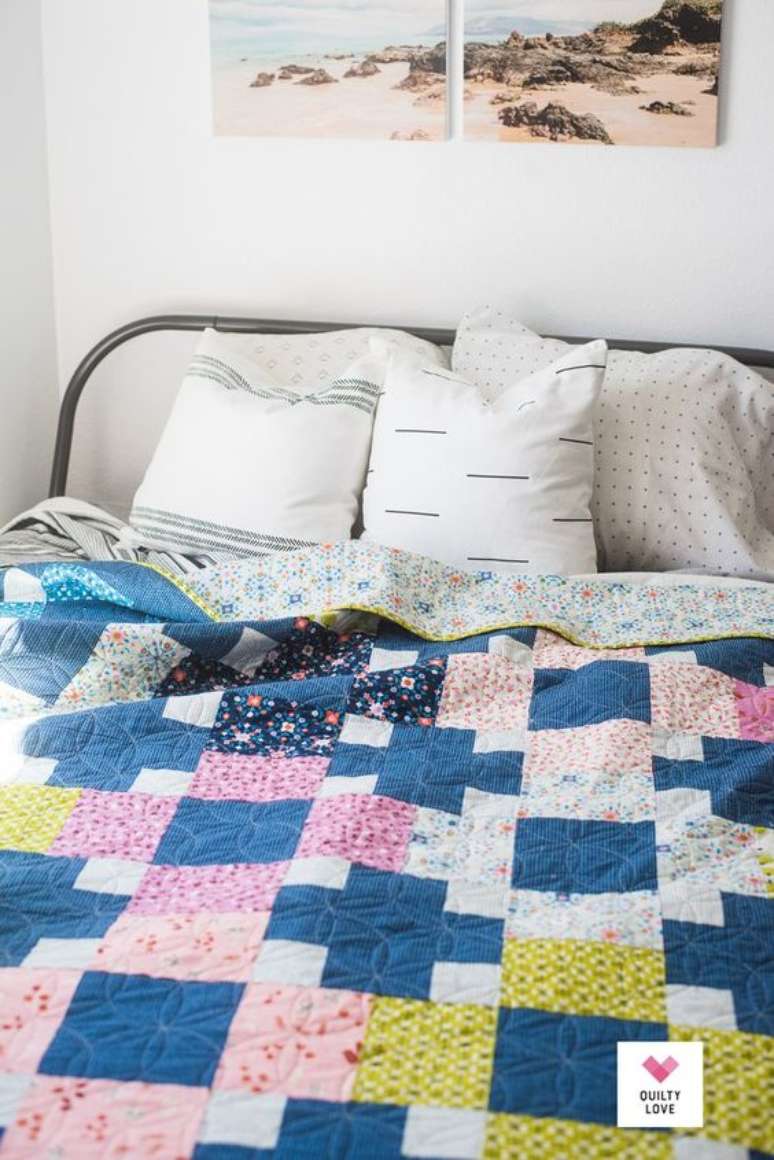 21. Colcha de retalhos coloridos para cama de casal &ndash; Foto quilty Loveshop